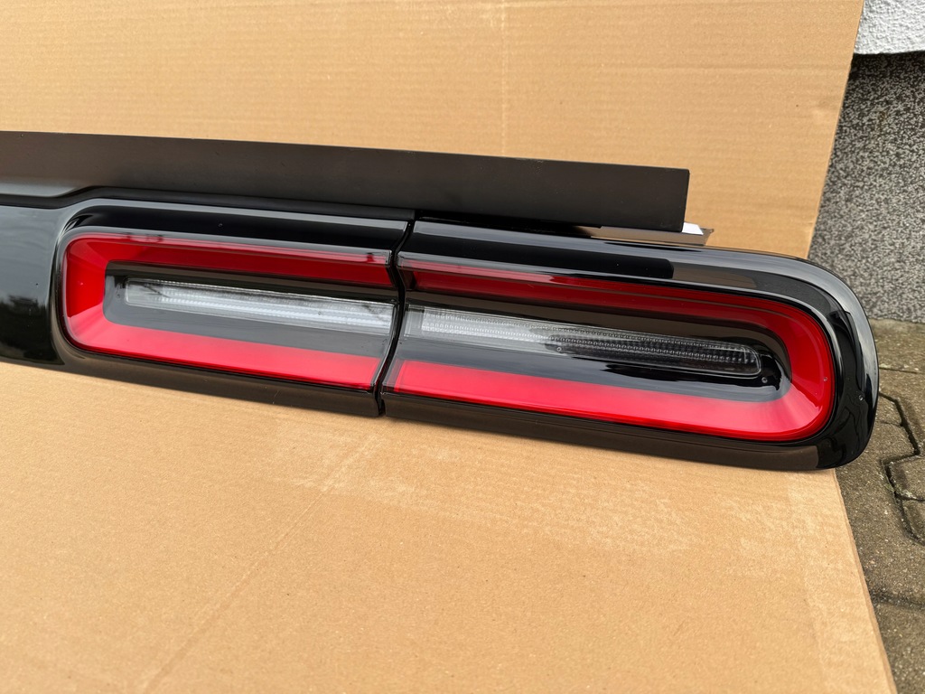 фото №6, Dodge challenger накладка задні лампи 2015+