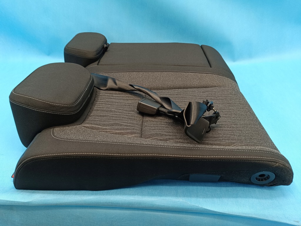 Skoda karoq 2020r 1,5 tsi спинка сидіння правий задній 57a885806ep 57a885776l Київ