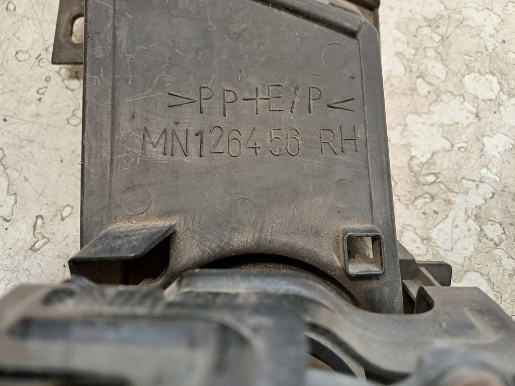 фото №8, Mitsubishi lancer 7 vii kombi 03- противотуманная фара правый + решётка противотуманной фары mn126456