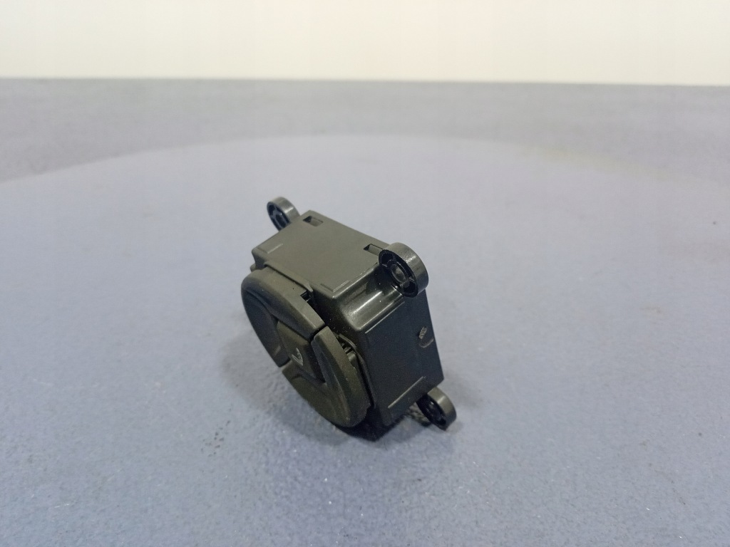 фото №5, Audi q8 rsq8 4m8 кнопка підтримка поперек лівий 4k0959777a