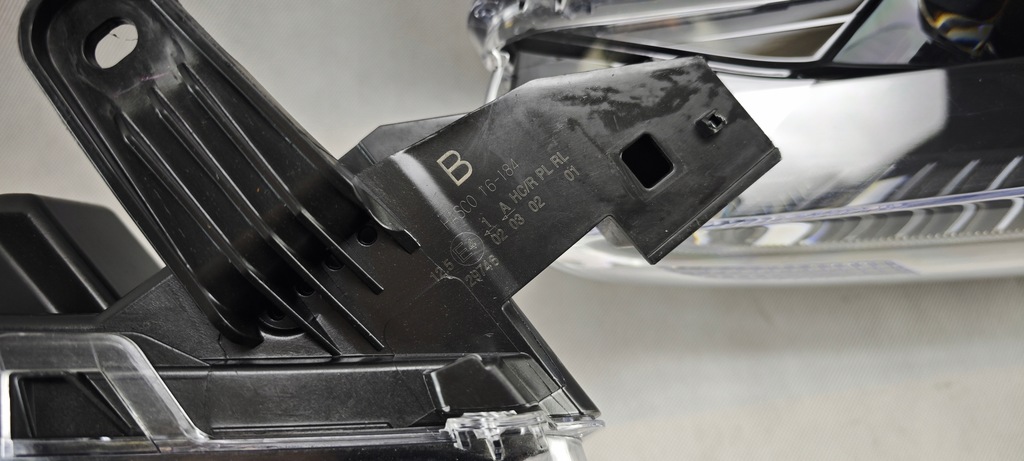 фото №13, Toyota corolla cross full led левый правый фара лампа комплект