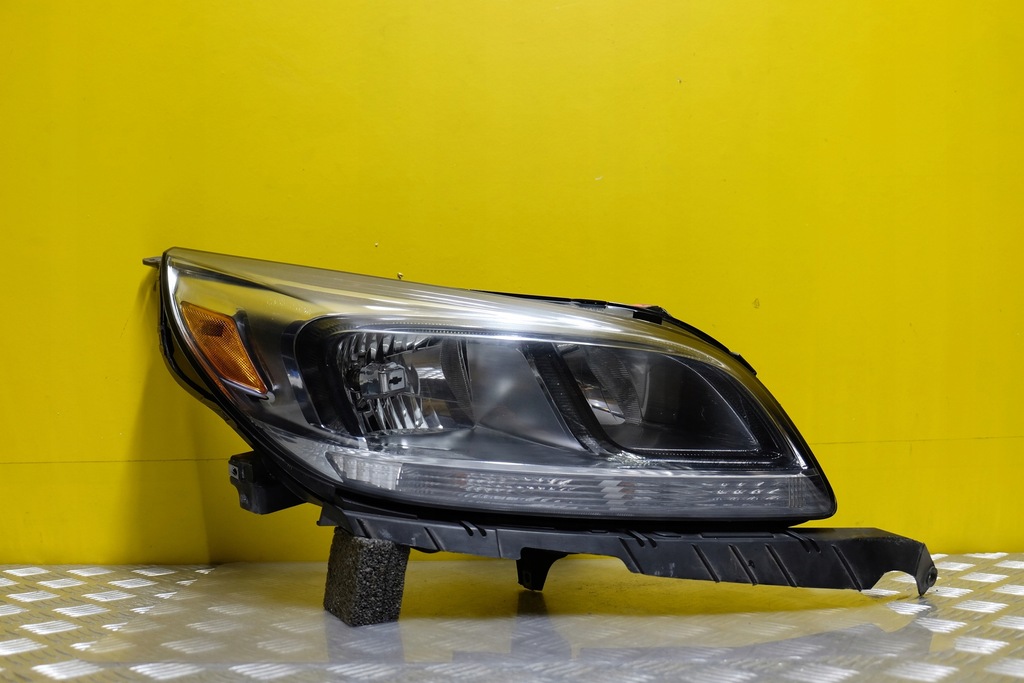 фото №1, Chevrolet malibu 2013- фара лампа правая usa