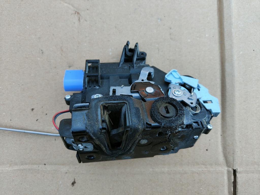 фото №1, Замок дверь правый задняя задний skoda roomster 5j7839016b 7pin 10-15 rok