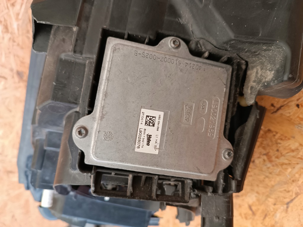 Фара лівий перед фара європа  l90028076 bmw x1 e84 led рестайлінг  ксенон в Україні