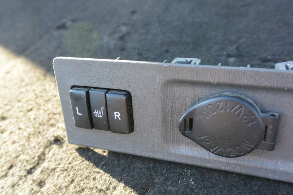 фото №3, Роз'єм прикурювача usb кнопки toyota prius plus + комплект