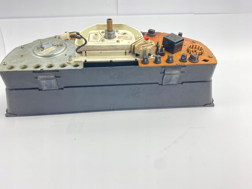 Панель приборная панель mercedes w124 1245420011 1245401348 Цена