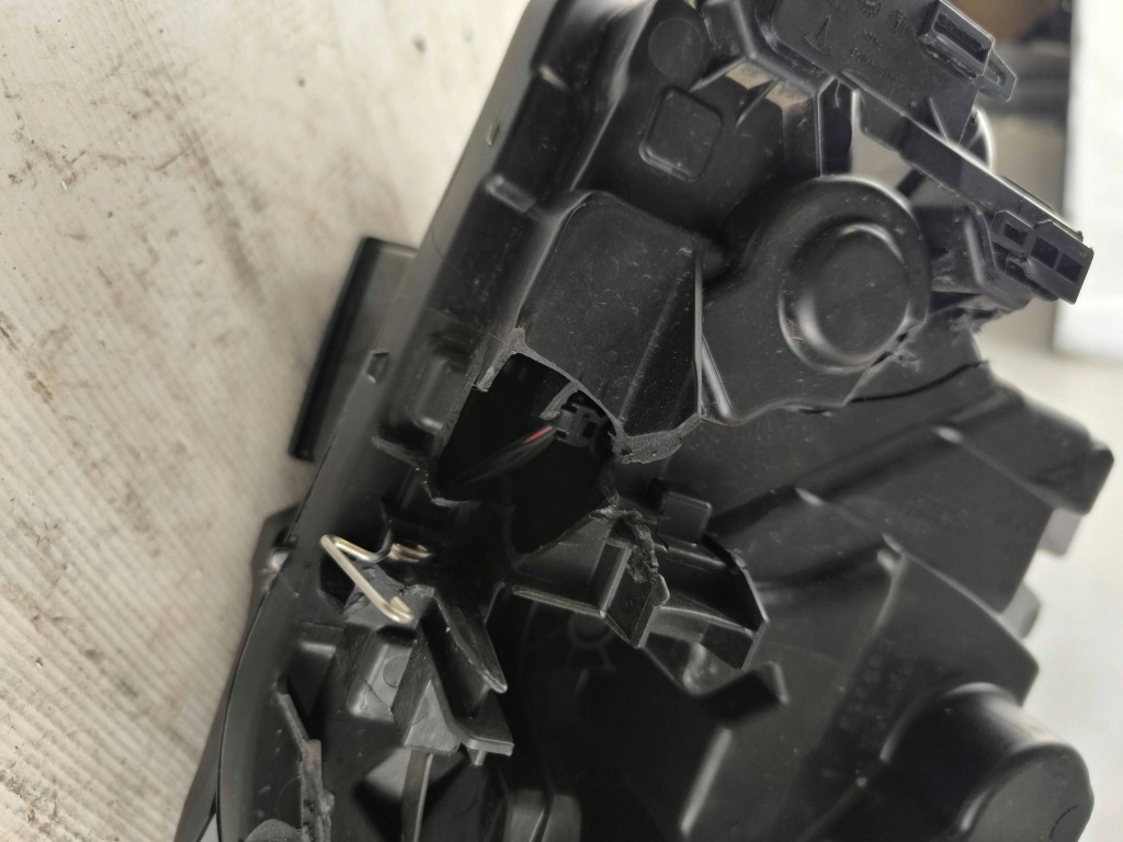 Tesla model y juniper 2025- фара правый  full led - европа в Украине