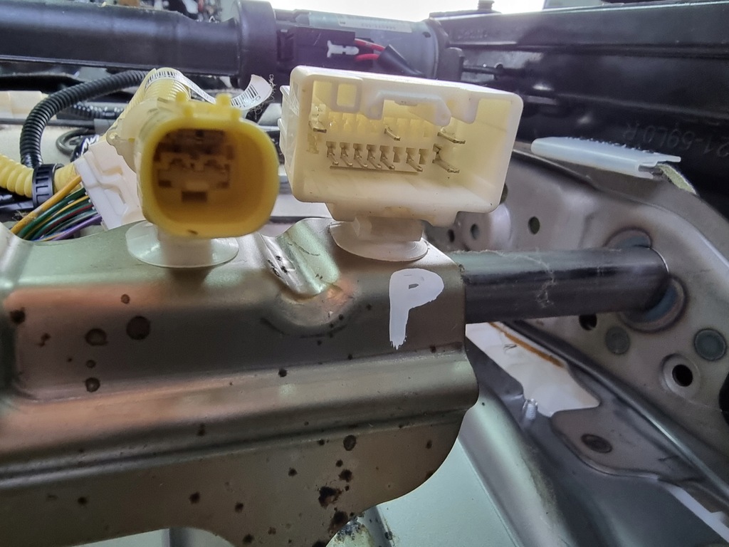 фото №12, Сидіння заднє сидіння салон suzuki kizashi шкіра