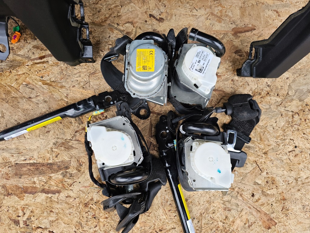 фото №3, Alfa romeo giulia панель приладів консоль подушка безпеки ремені