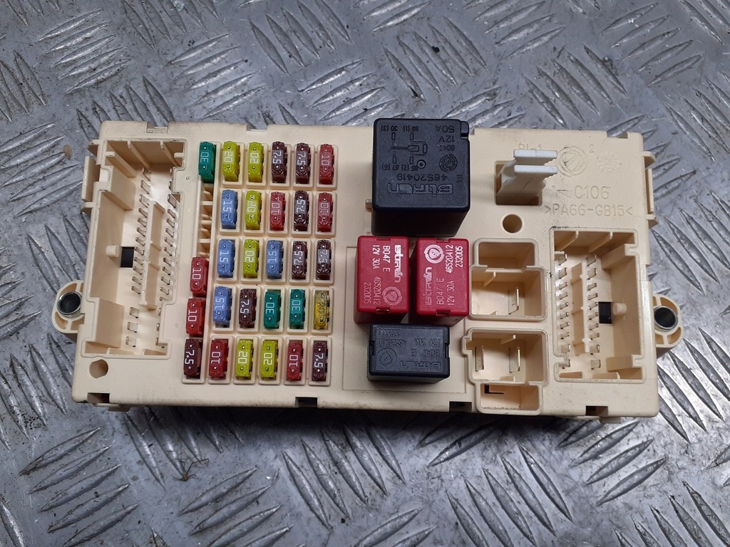 фото №3, Коробка предохранителей alfa romeo оригинальный номер 46558758