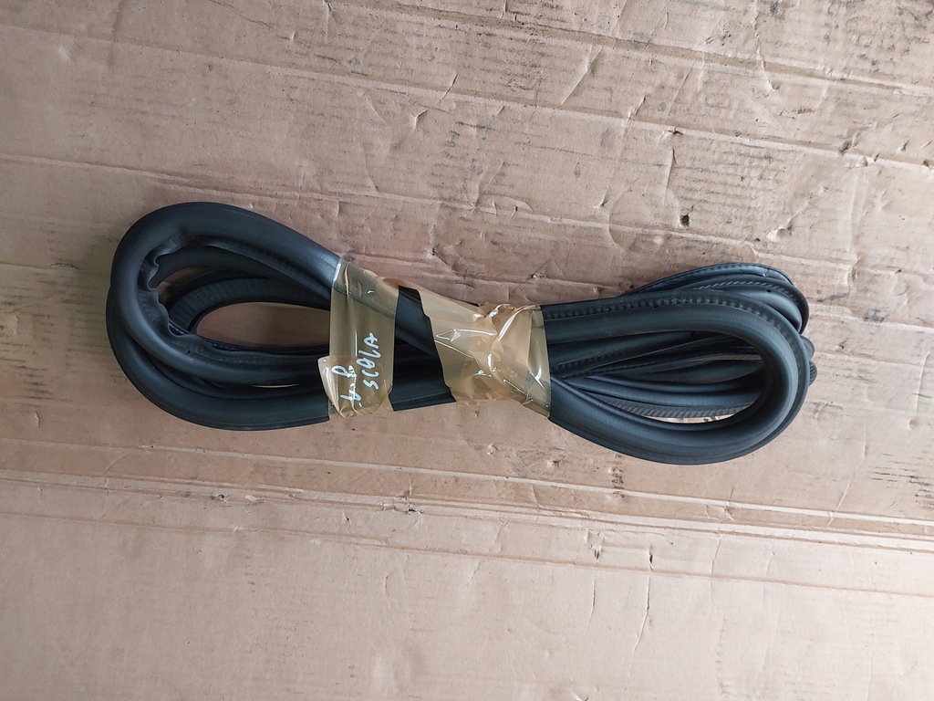 фото №1, Skoda scala прокладка дверь кузовная левая перед