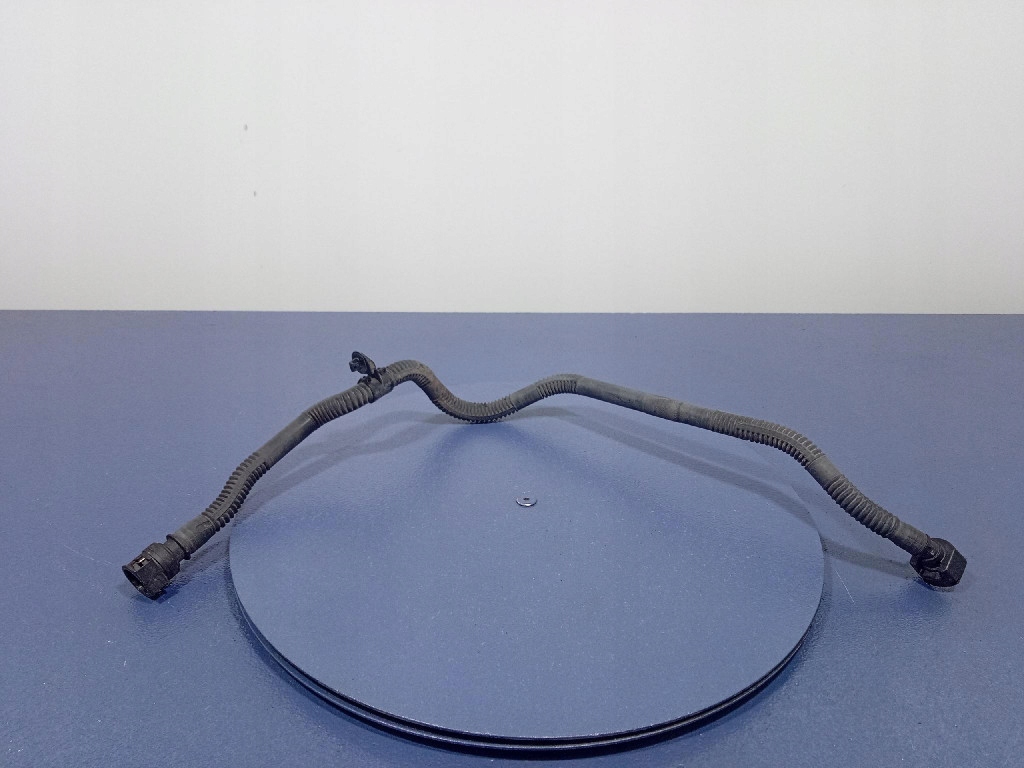 фото №1, Citroen ds5 hybrid4 2.0 hdi трубка патрубок шланг води 9672275180