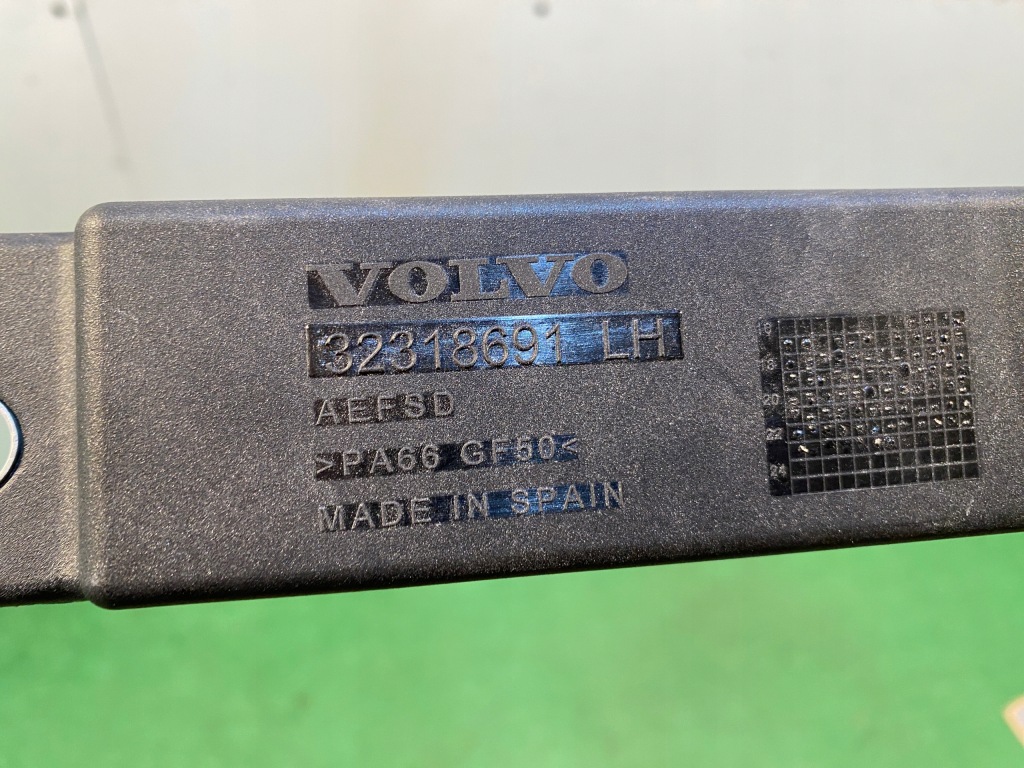 фото №9, Volvo xc40 кронштейн кронштейн крыла левый перед pzredni 32318691