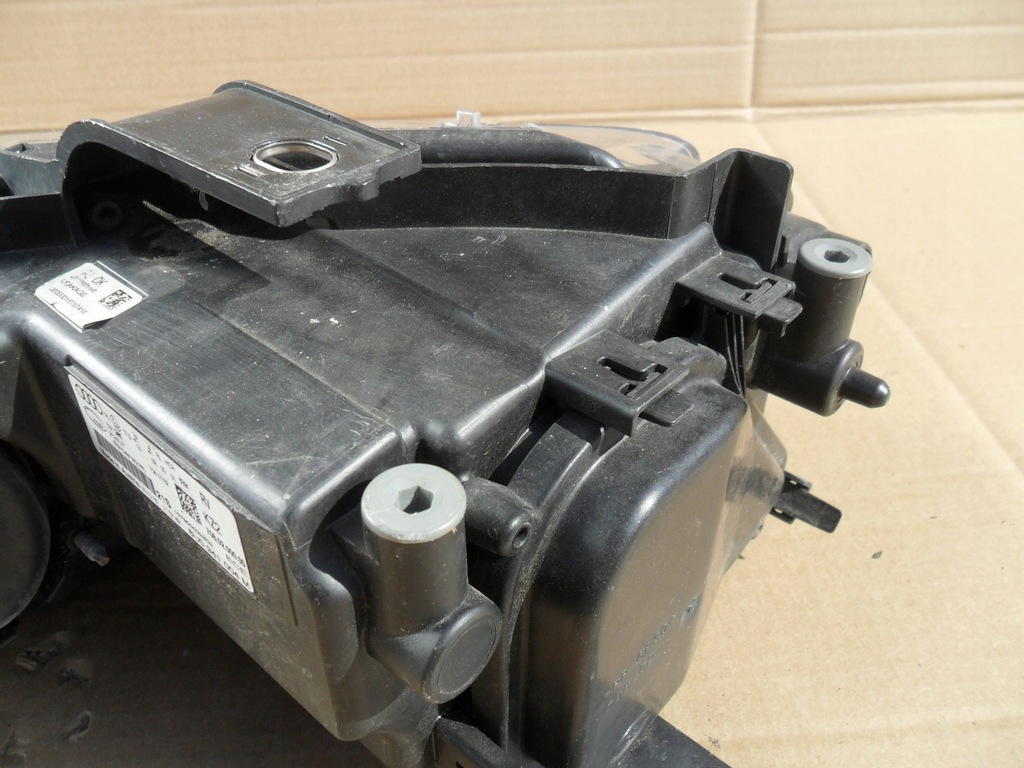 фото №8, Audi q3 фара правый лампа 8u0941004m