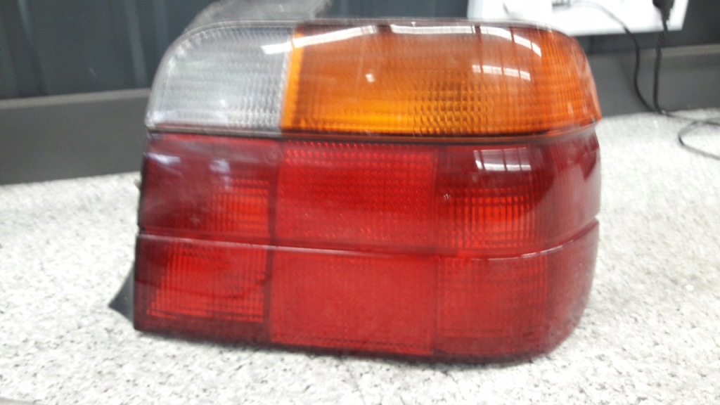 Купить 8353810 лампа правый задний  bmw e36 compact