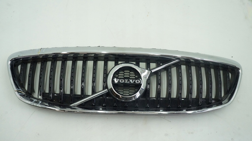 фото №1, Volvo xc40 решётка радиатора перед передняя решётка радиатора повреждённая