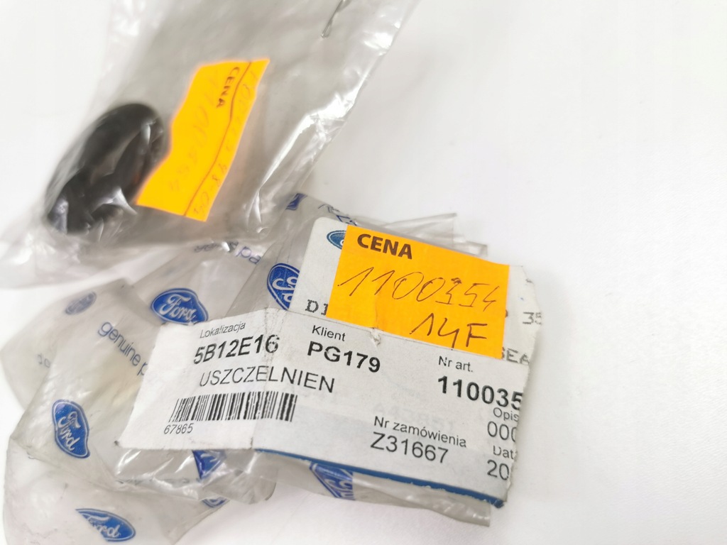 фото №6, Прокладка - защита резиновый замка багажника ford focus mk1 оригинальный номер 1100354