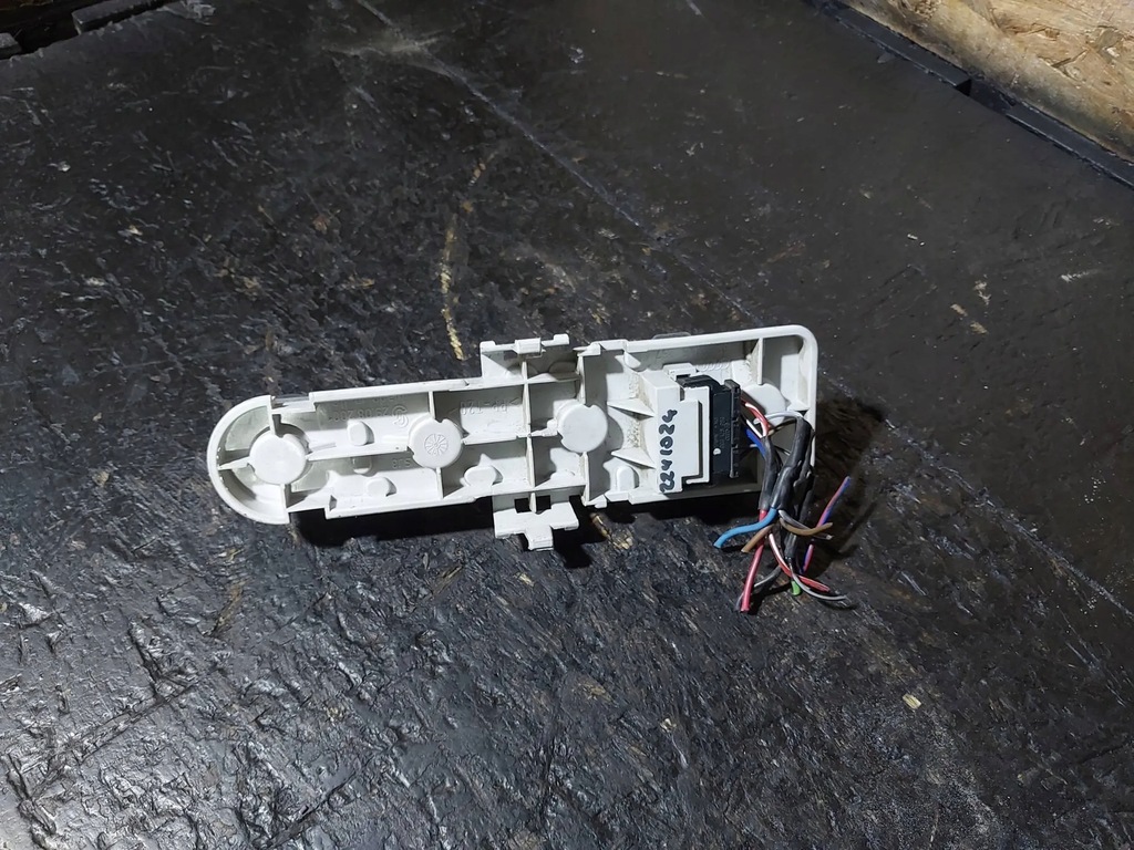 фото №8, Вкладыш лампы задний левый audi a4 s4 b5 8d kombi lift 8d9945257