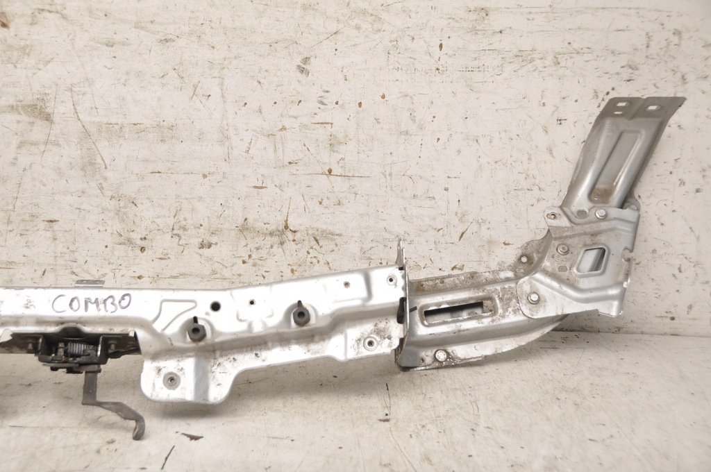 фото №2, Opel combo d pas передний усилитель