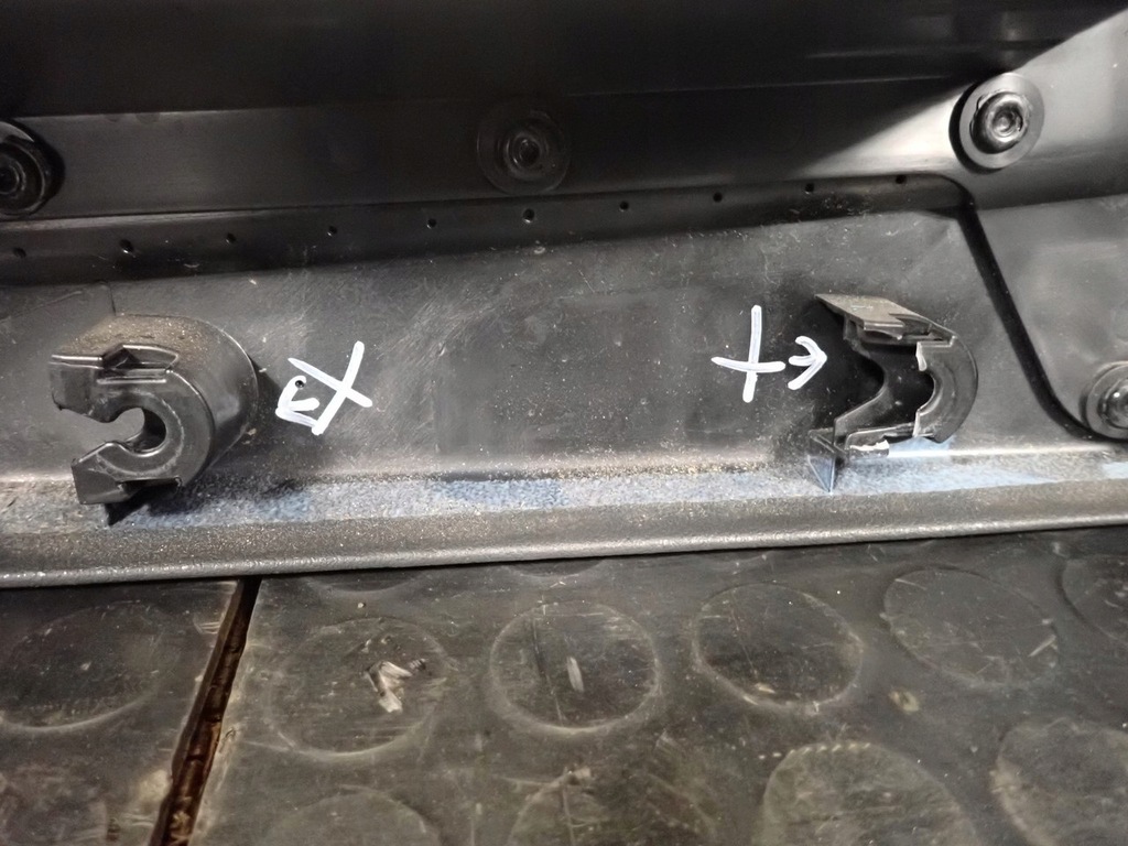 фото №15, Оббивка двері ліва передня audi a1 i 8x 3d 12r