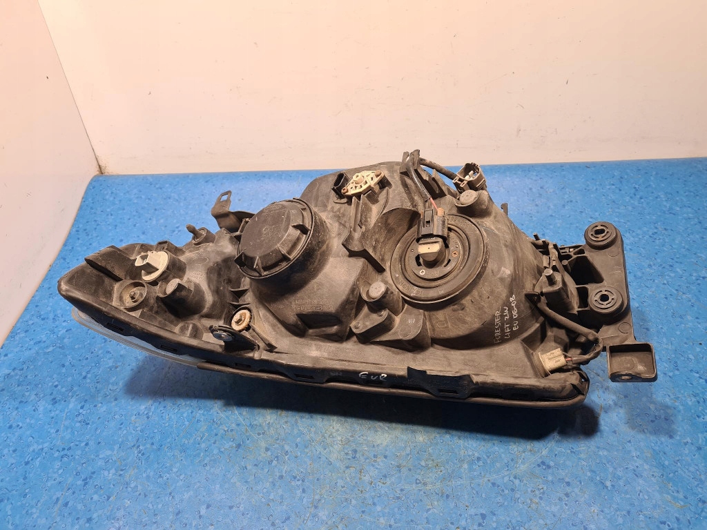 Subaru forester 2 рестайлінг  фара правий Зі Шроту