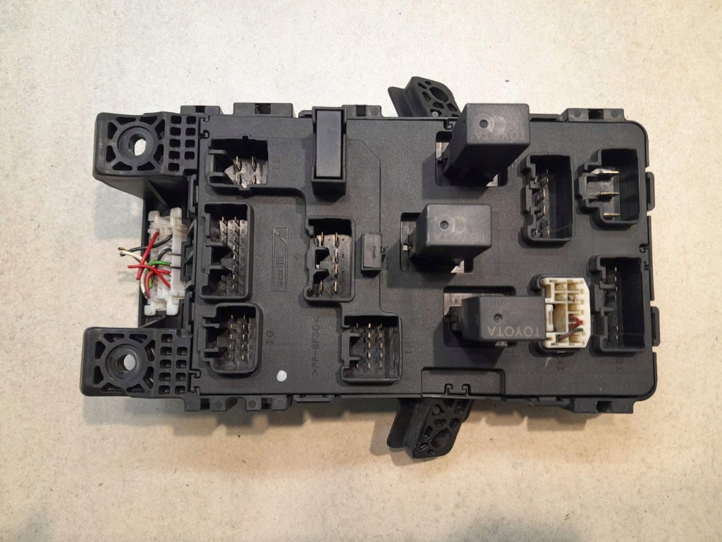 фото №4, Коробка предохранителей toyota avensis t22