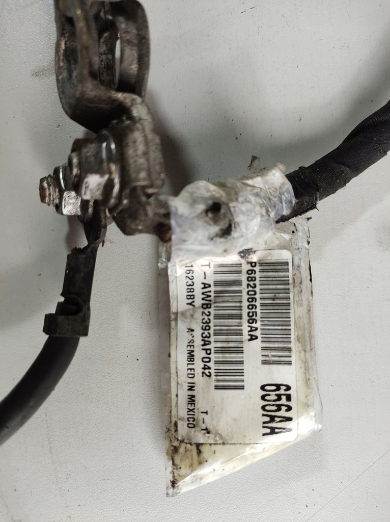 фото №8, Jeep compass 2.2d 13r- клемма аккумулятор