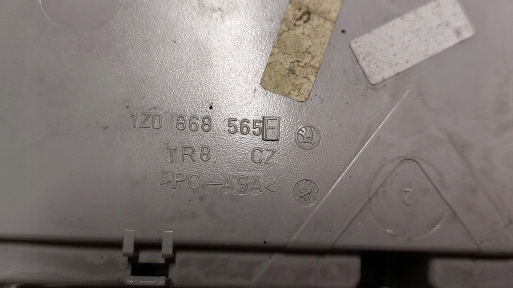 фото №5, Skoda octavia ii fabia ii бардачок na накладки на фари 1z0868565f 07-13r оригінал