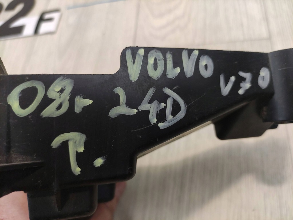 фото №9, Volvo v70 направляющая кронштейн бампера правый задняя 30678651