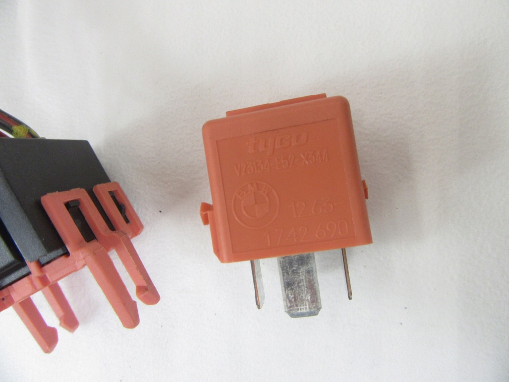 фото №6, Реле компрессор уровень bmw штекер