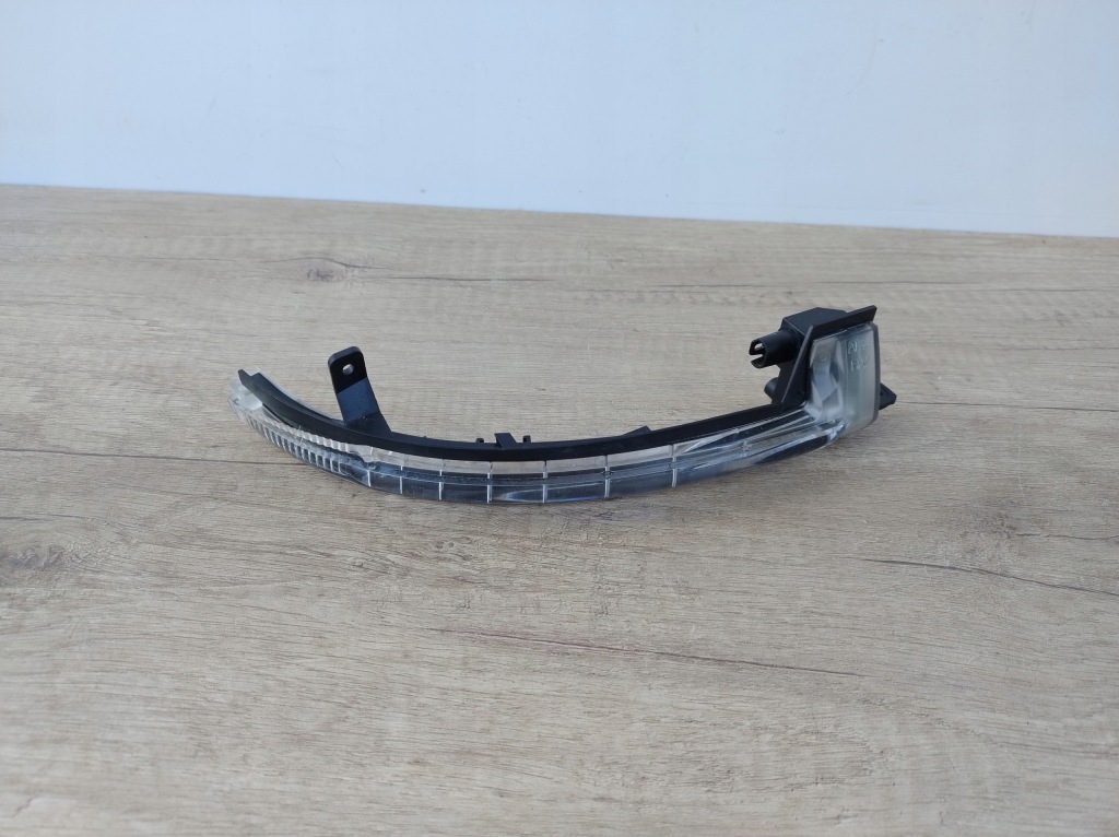 фото №4, Vw touareg 7p 10-17 rok правый поворотник do зеркало led k72/059