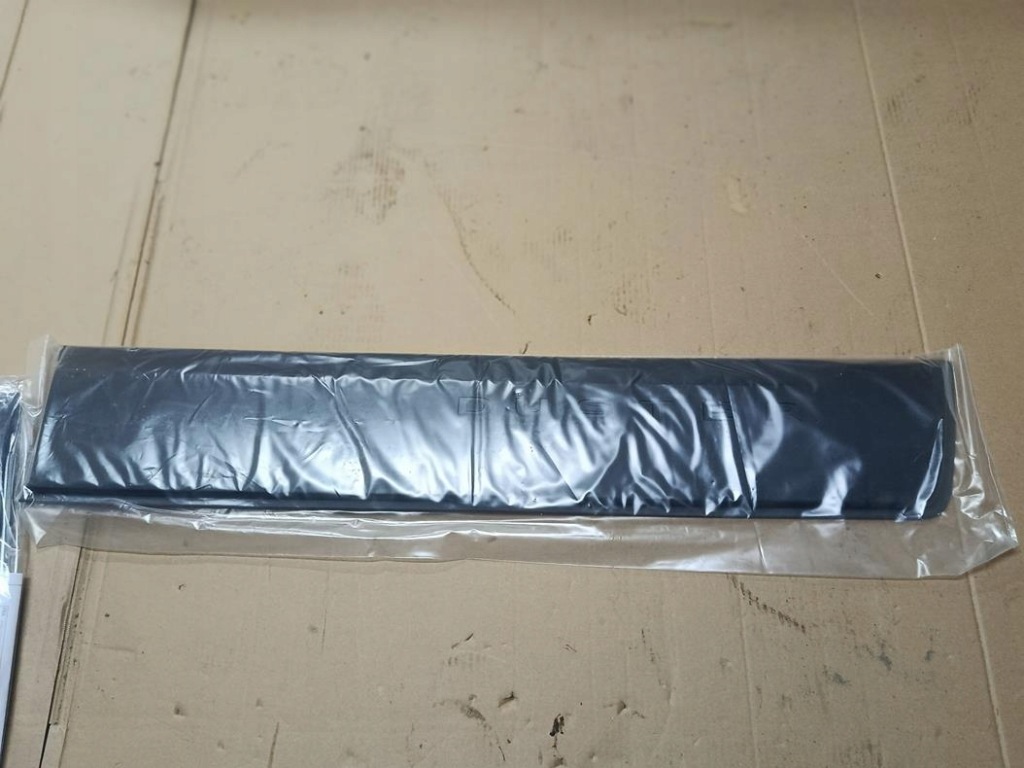 Молдинг дверь правая перед dacia duster 2 оригинал оригинальный номер новая с Разборки