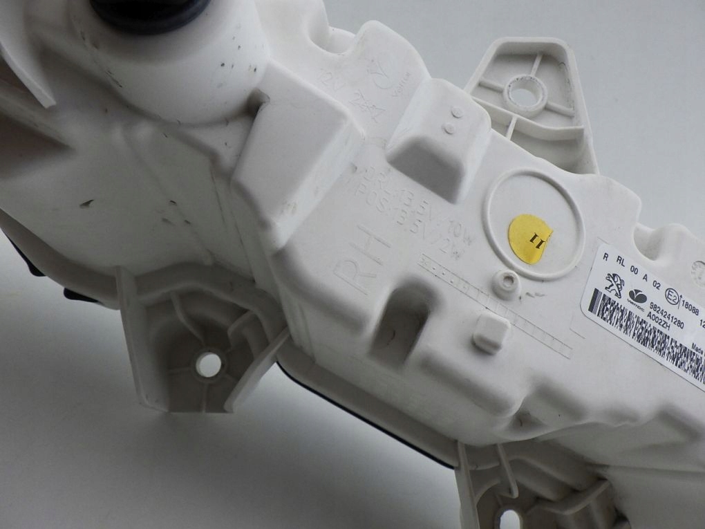 Peugeot 208 2 2 19- противотуманная фара led drl правый Недорого