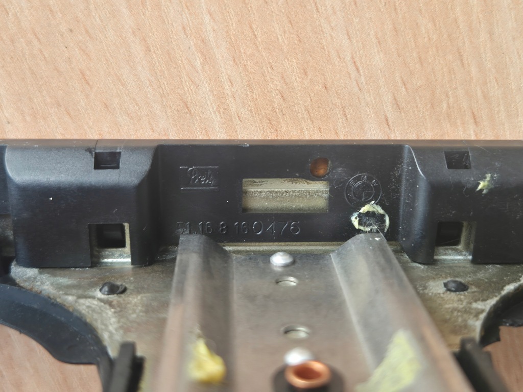 Bmw e38 кронштейн на напої чашки cup тримач 51168160476 8160476 панель  перед Недорого