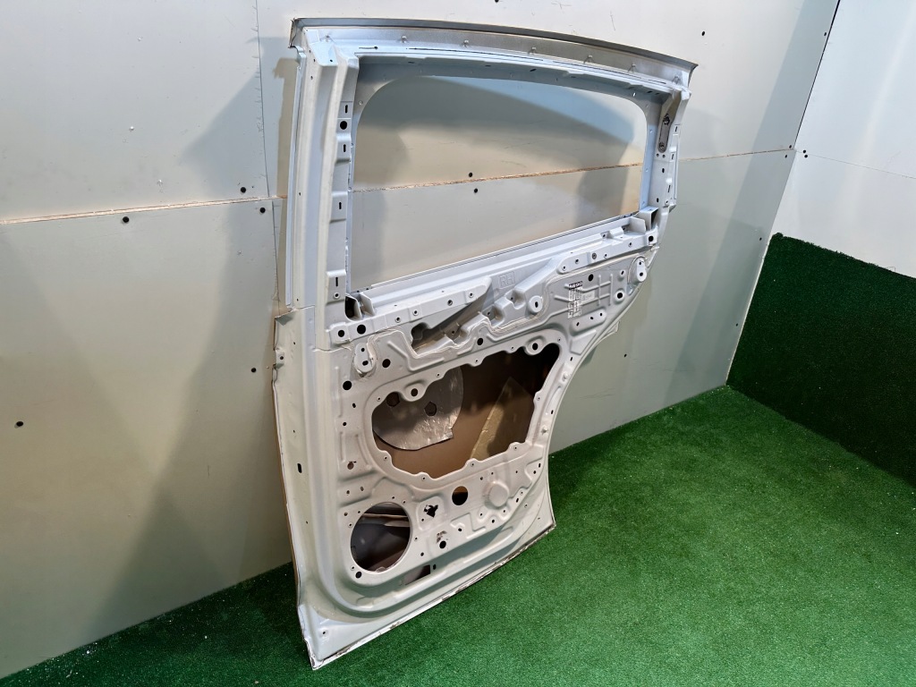 Tesla model x дверь правый  задняя задняя правое Оригинал