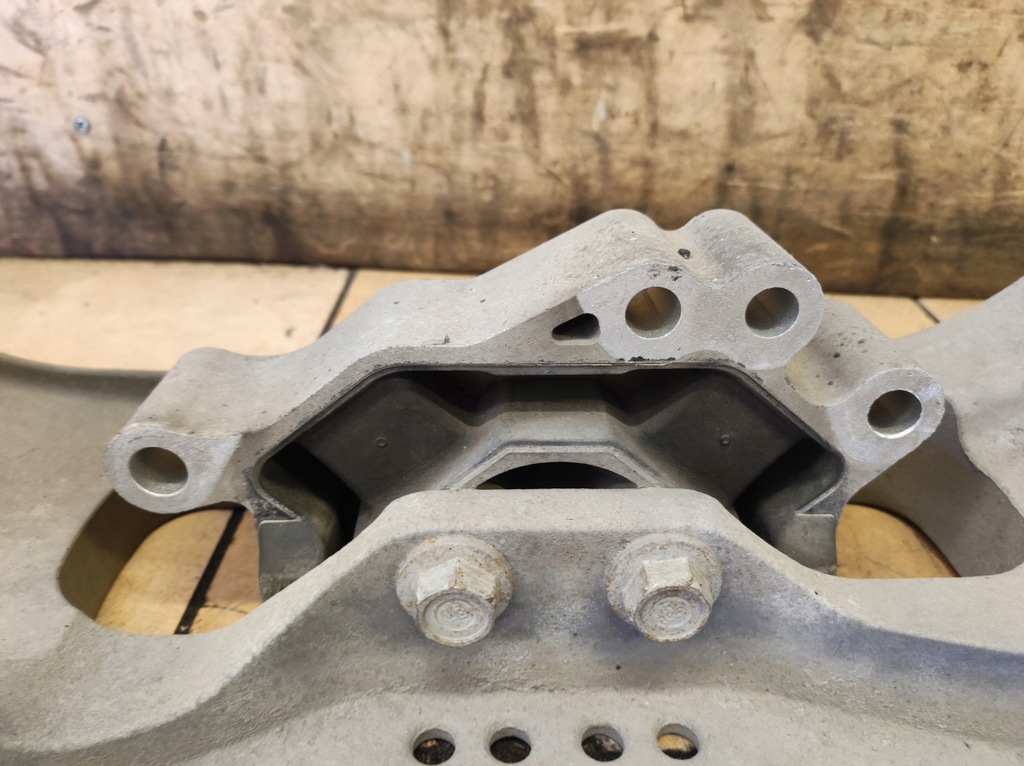 фото №7, Кронштейн кронштейн подушка коробки передач explorer vi 6 3.0b hybrid 4x4