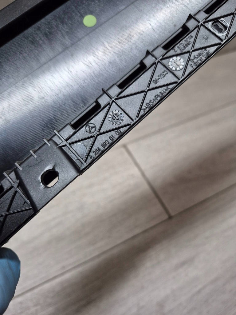 13567. mercedes glc захист стійку  лівий перед a2546900100 в Україні