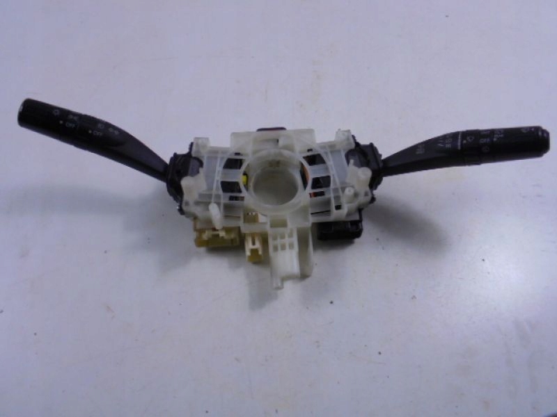 фото №1, Legacy iv переключатель комбинированный kombi fl 83161ag43