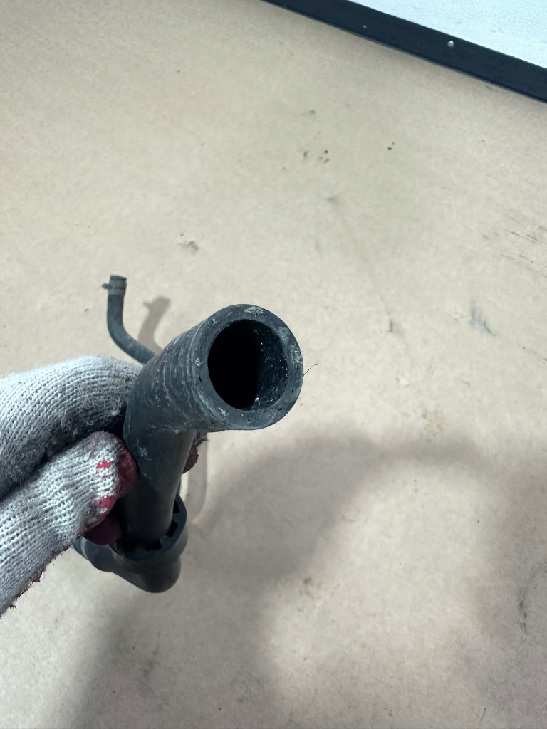 Шланг воды, пабтрубок  воды, трубка воды mercedes s klasa w222 в Украине