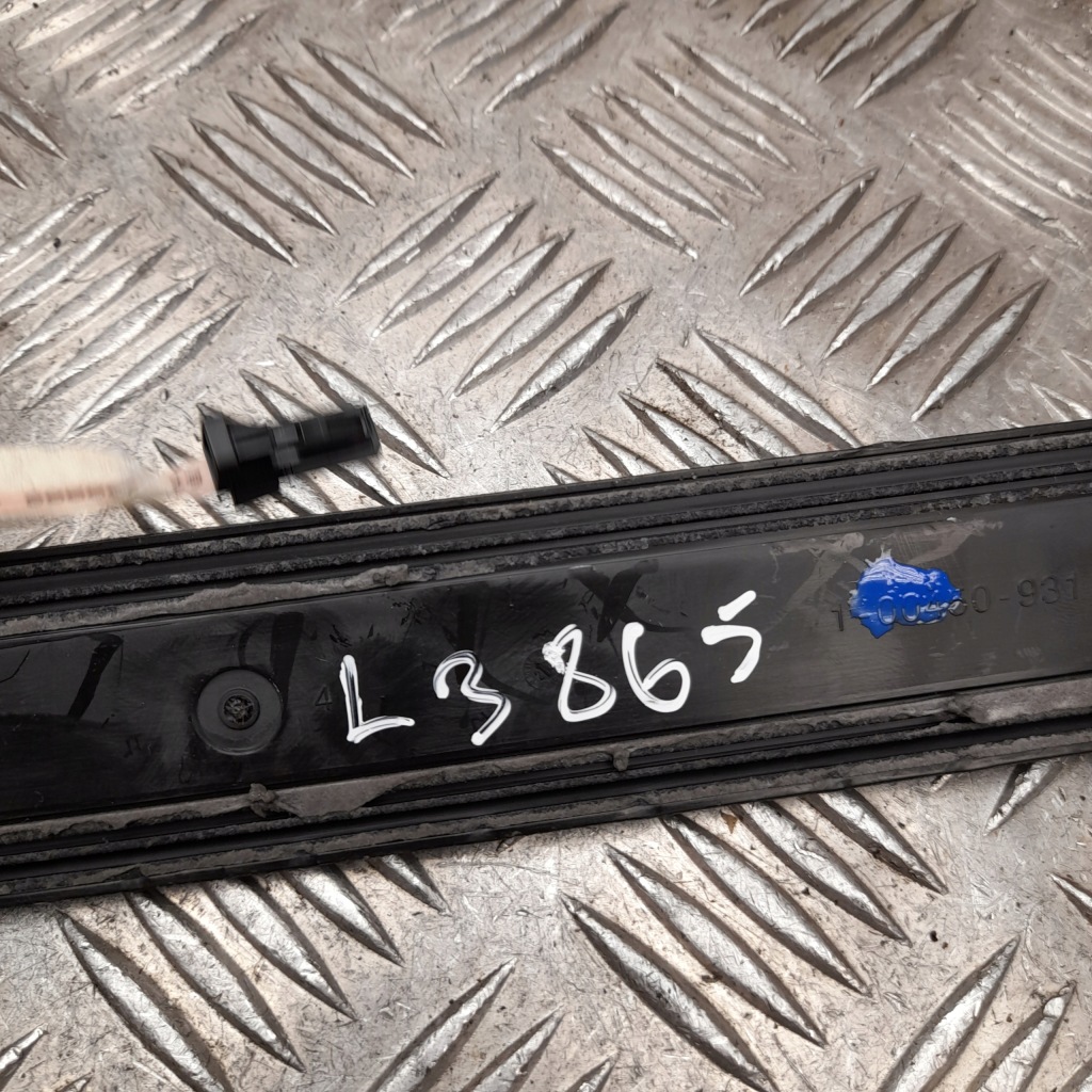 Внутренний порог дверной audi a3 седан 2021 8y0947417a в Украине