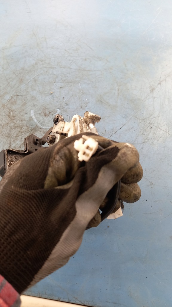 фото №3, Замок кришки mazda 5 06r 2.0d