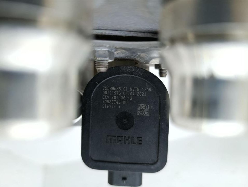 фото №8, Радіатор оливи, автоматична трансмісія mercedes-benz eqe v295 2023 a2978