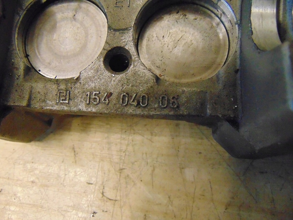 фото №3, Основание валов распределительного вала mercedes 2.2 cdi