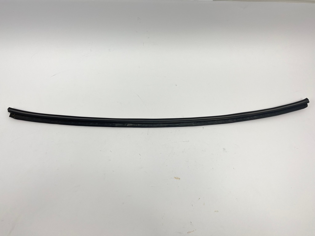 Купити Молдинг ущільнювач прокладка зовнішня перед права ліва mercedes 190 w201