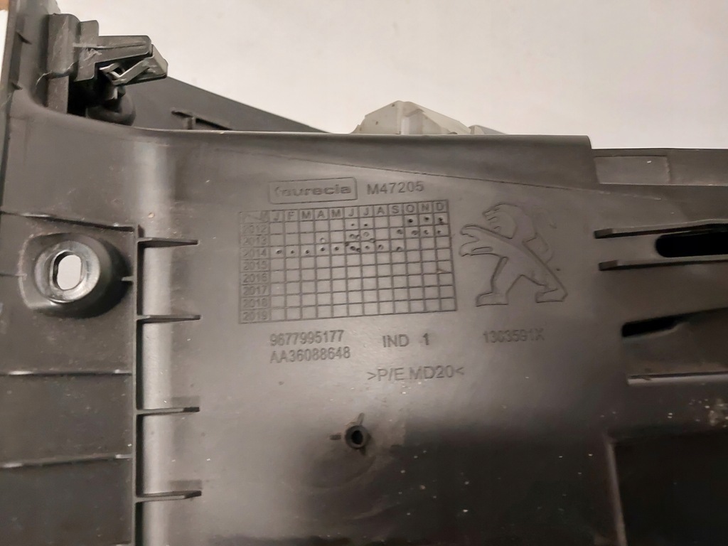 фото №7, Бардачок пассажира peugeot 308 t9