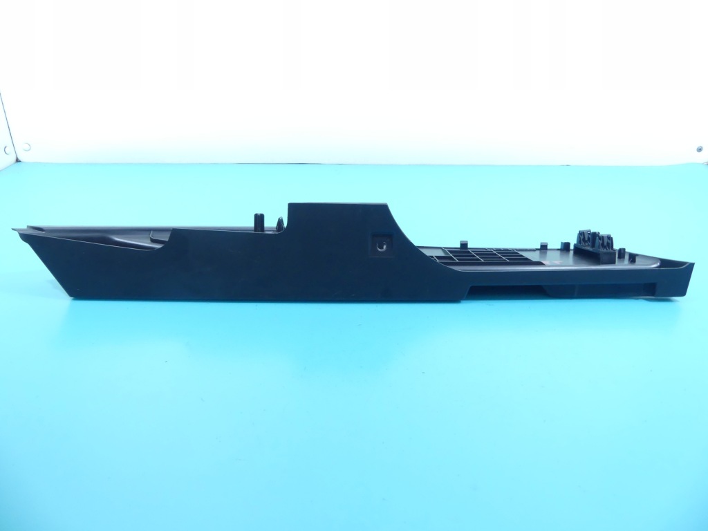 Защита полка багажника задний  правая tesla model s Недорого