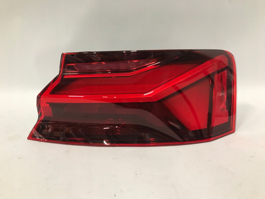 Купити Audi a5 8w6 рестайлінг  19- фара задня правий led basic європа