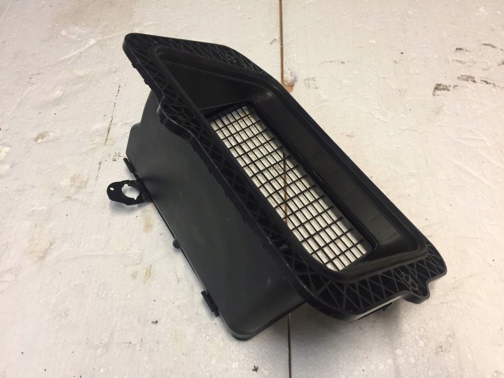 фото №1, Решётка впуск воздуха audi a4 8w1819904a