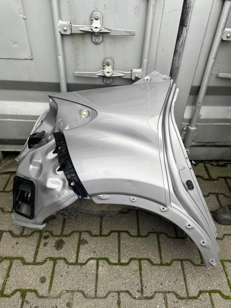 Купити Toyota c-hr chr 2016- четвертина права задні