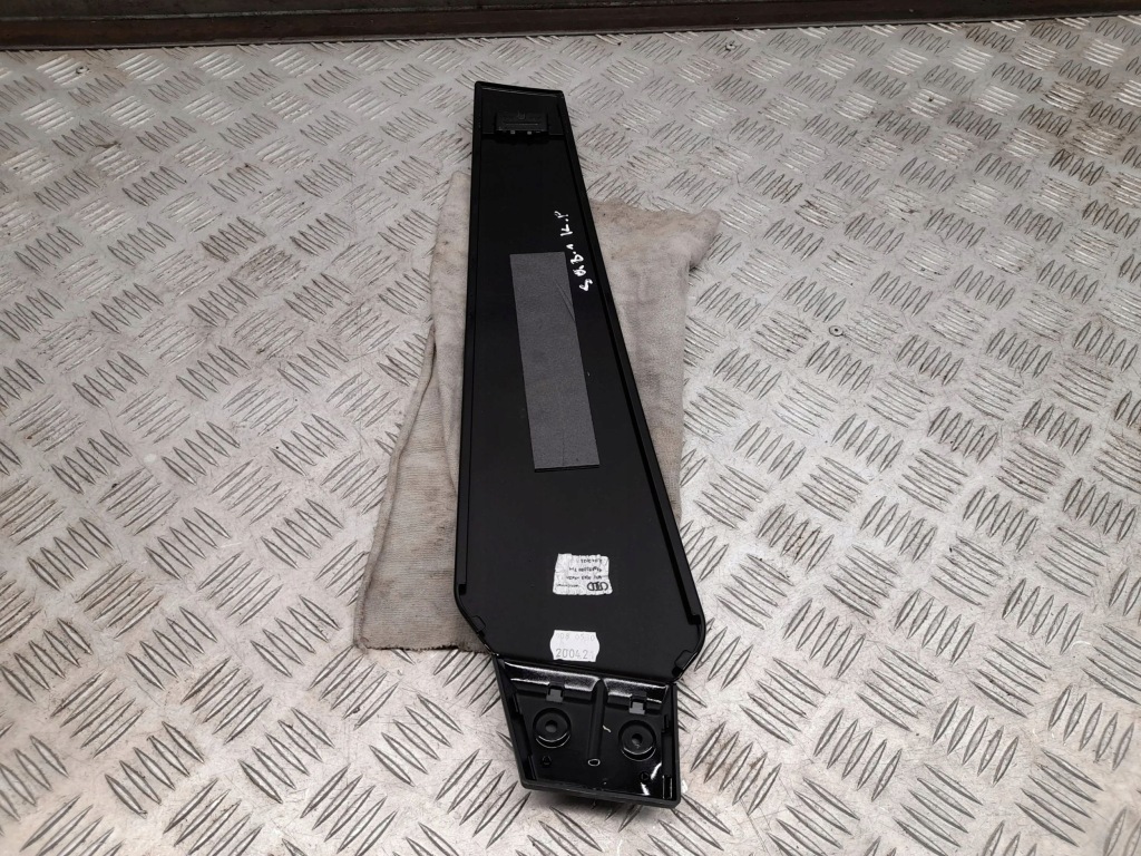 фото №7, Audi q8 2021 ліва сторона молдинг / прокладка скло двері передніх